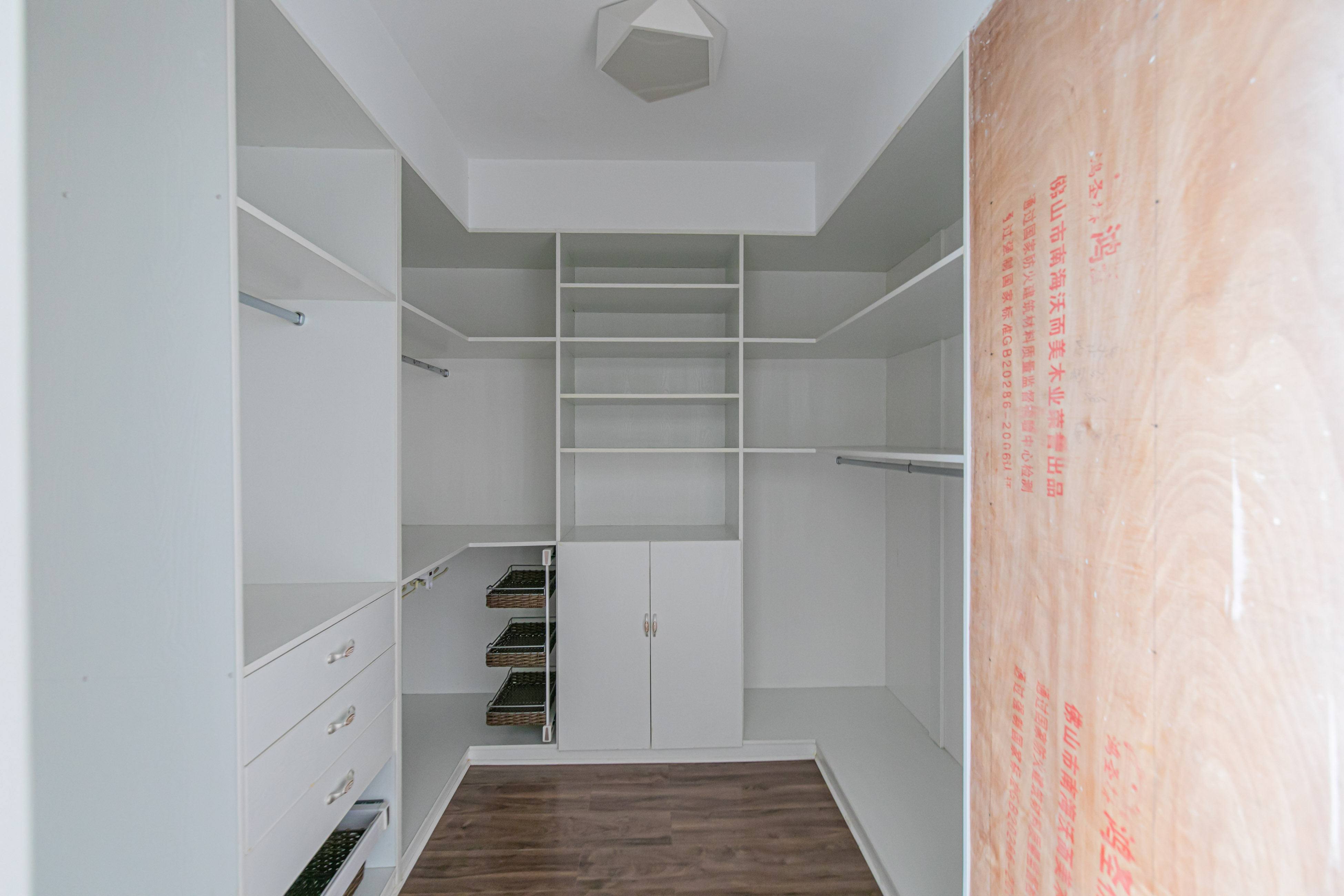 MOMA当代广场 3室2厅1卫 123.0万 MOMA当代广场 3室2厅1卫 123.0万卧室