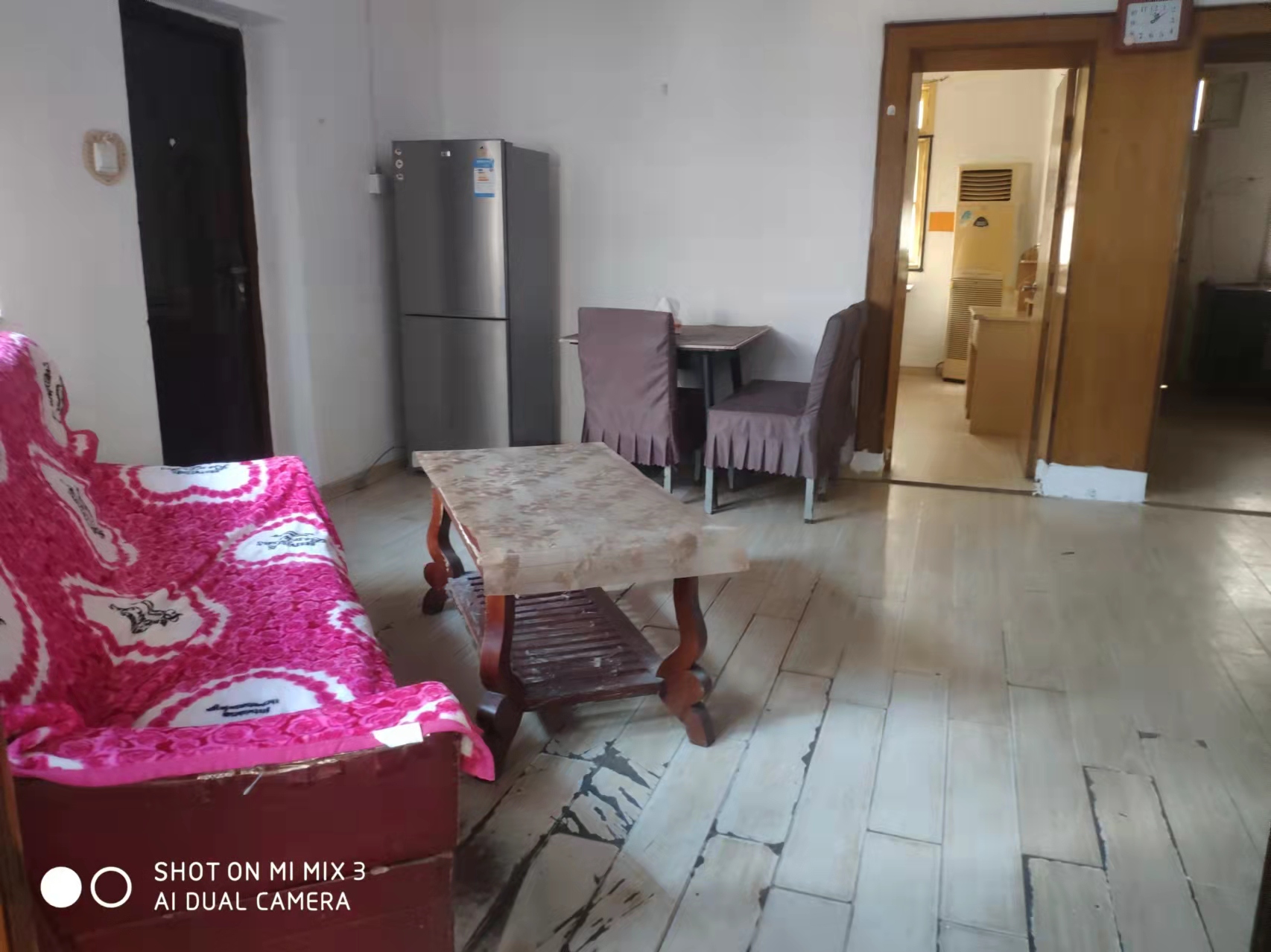 华南路散盘 3室2厅1卫 30.0万 华南路散盘 3室2厅1卫 30.0万客厅