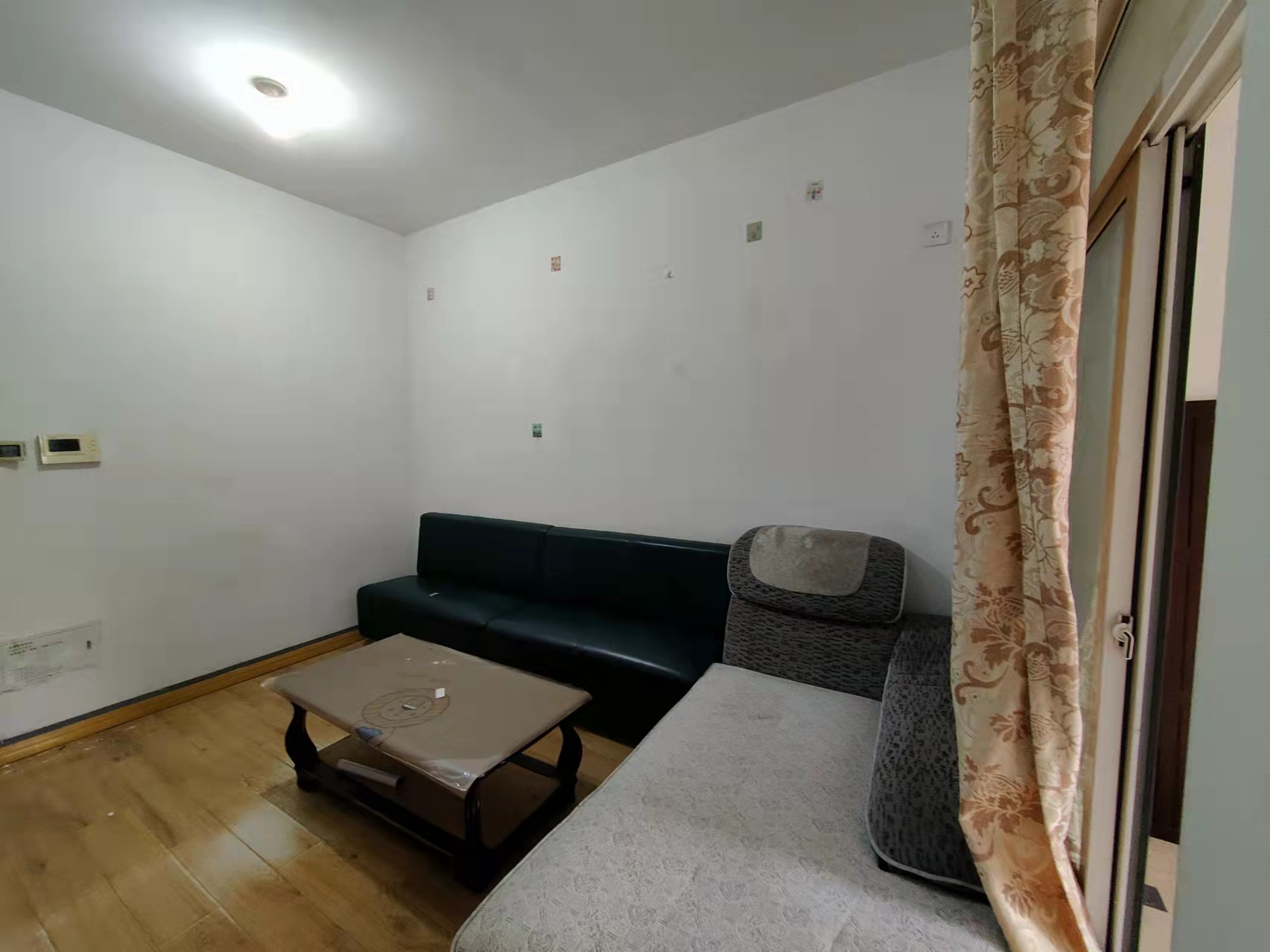 南湖春天  1室1厅1卫    1400.0元/月 南湖春天  1室1厅1卫    1400.0元/月室内图