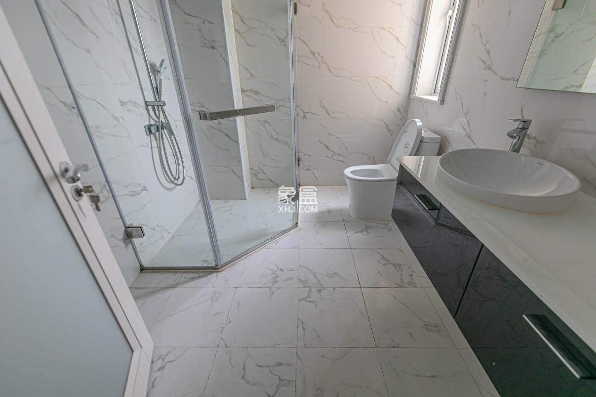 MOMA当代广场 3室2厅1卫 123.0万 MOMA当代广场 3室2厅1卫 123.0万卫生间