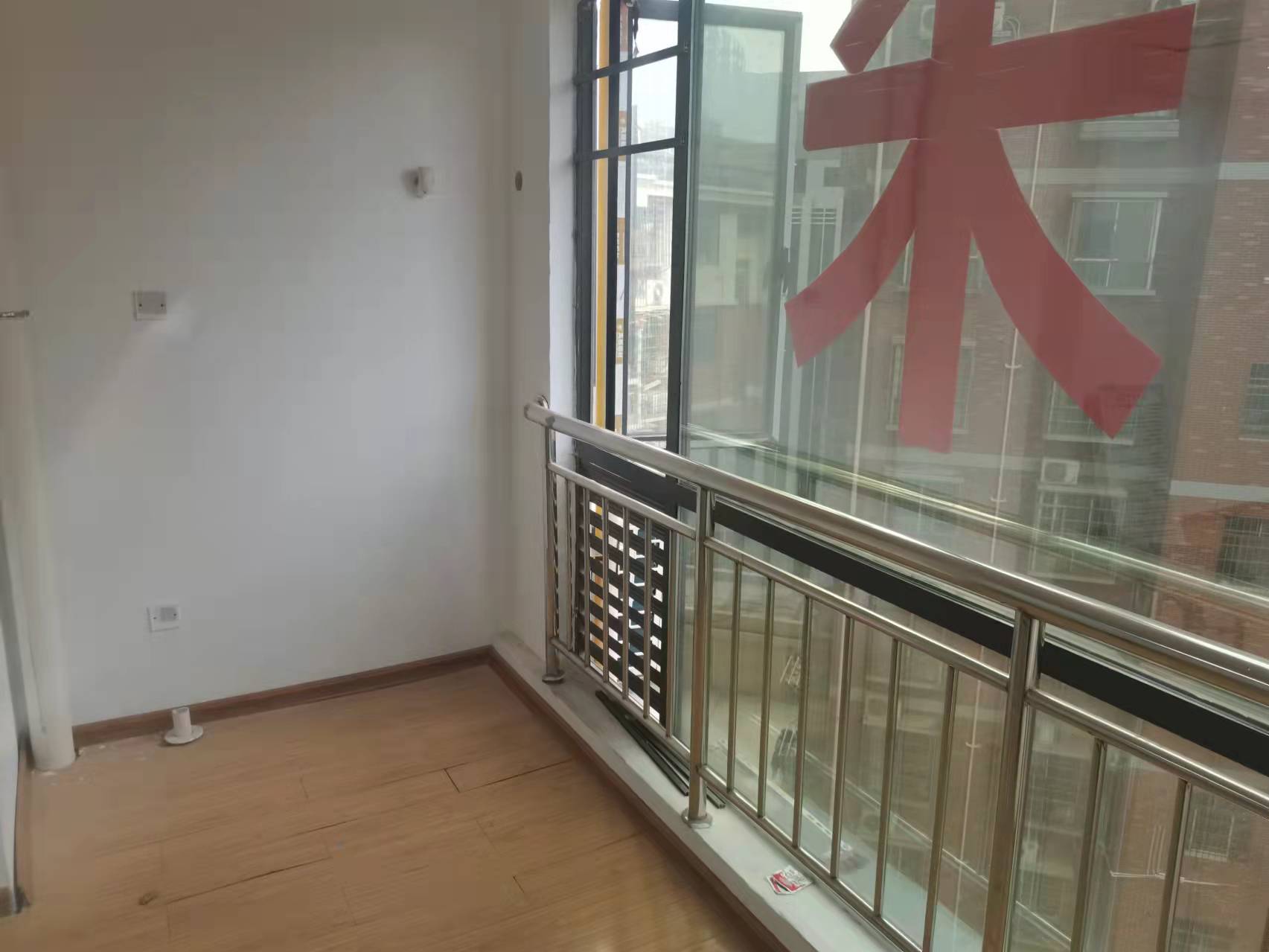 九圆大厦  1室1厅1卫    23.8万 九圆大厦  1室1厅1卫    23.8万阳台