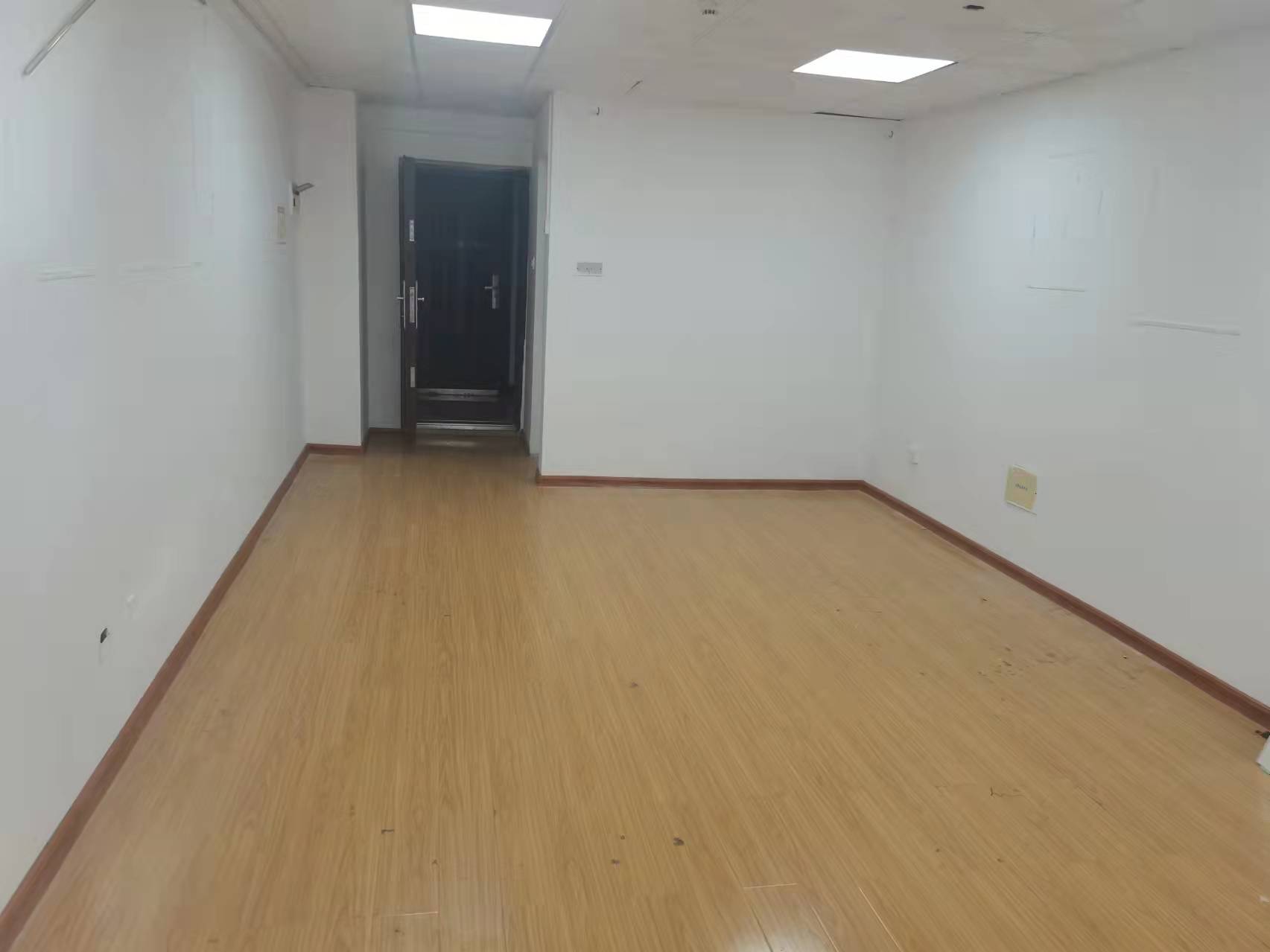 九圆大厦  1室1厅1卫    23.8万 九圆大厦  1室1厅1卫    23.8万客厅