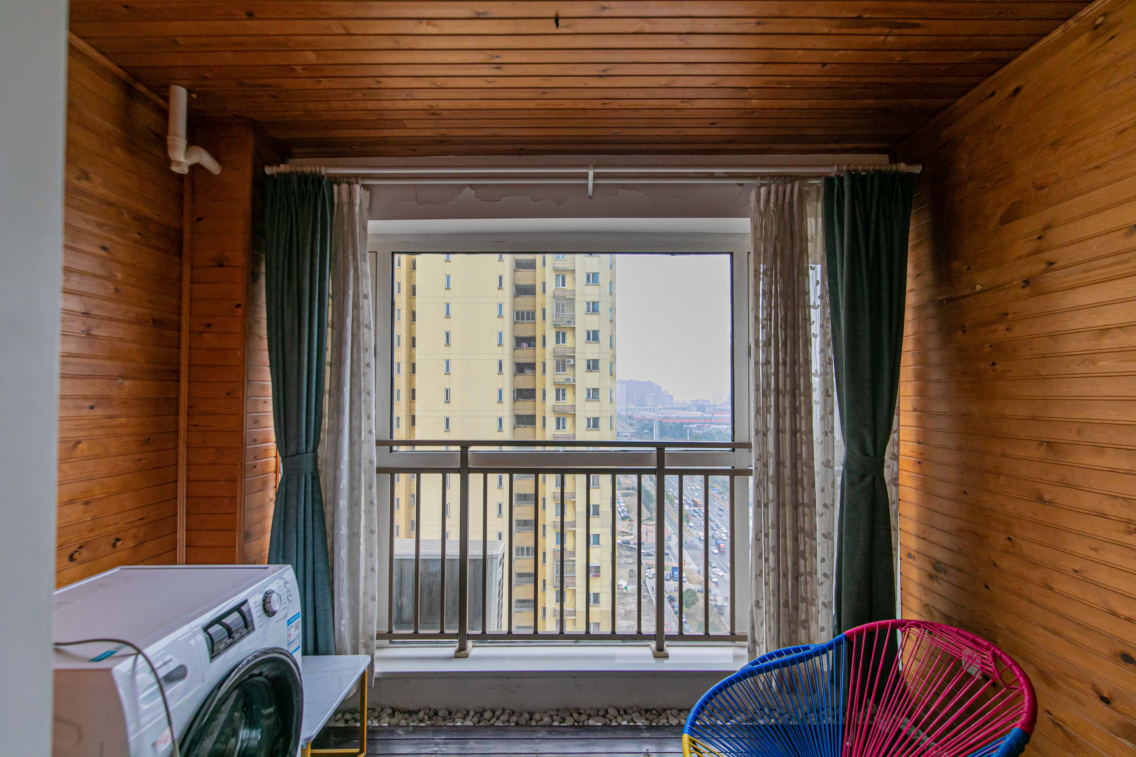 MOMA当代广场 3室2厅1卫 123.0万 MOMA当代广场 3室2厅1卫 123.0万阳台