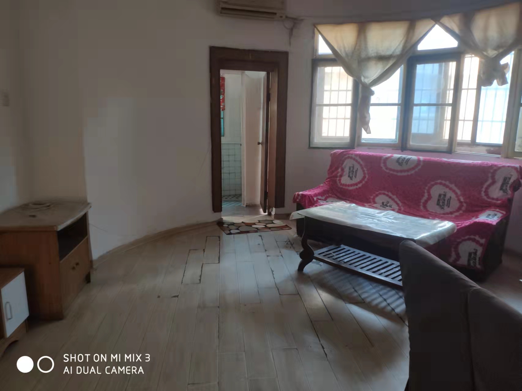 华南路散盘 3室2厅1卫 30.0万 华南路散盘 3室2厅1卫 30.0万客厅