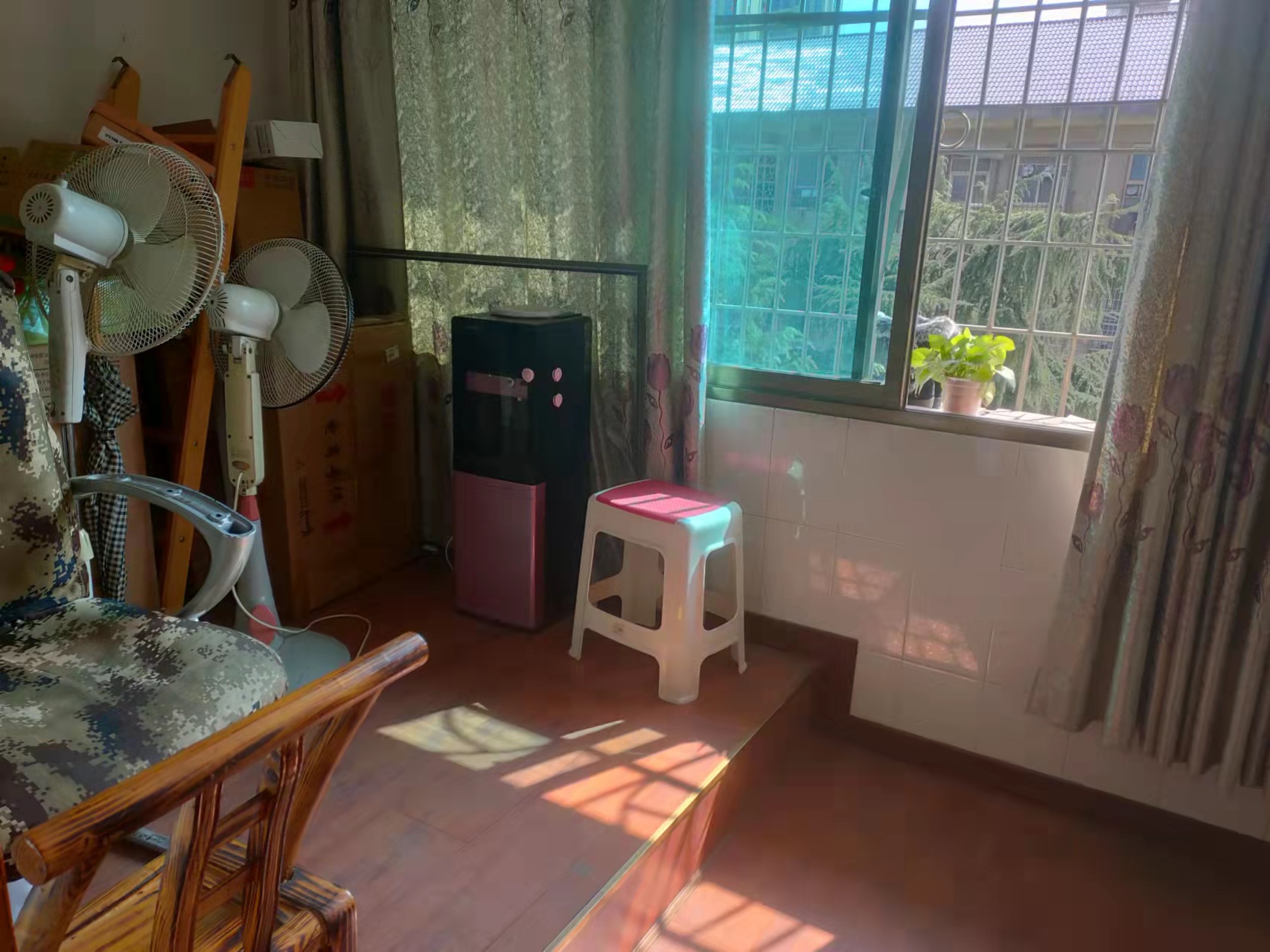 自来水公司家属楼(春檀路) 2室1厅1卫 69.0万 自来水公司家属楼(春檀路) 2室1厅1卫 69.0万客厅