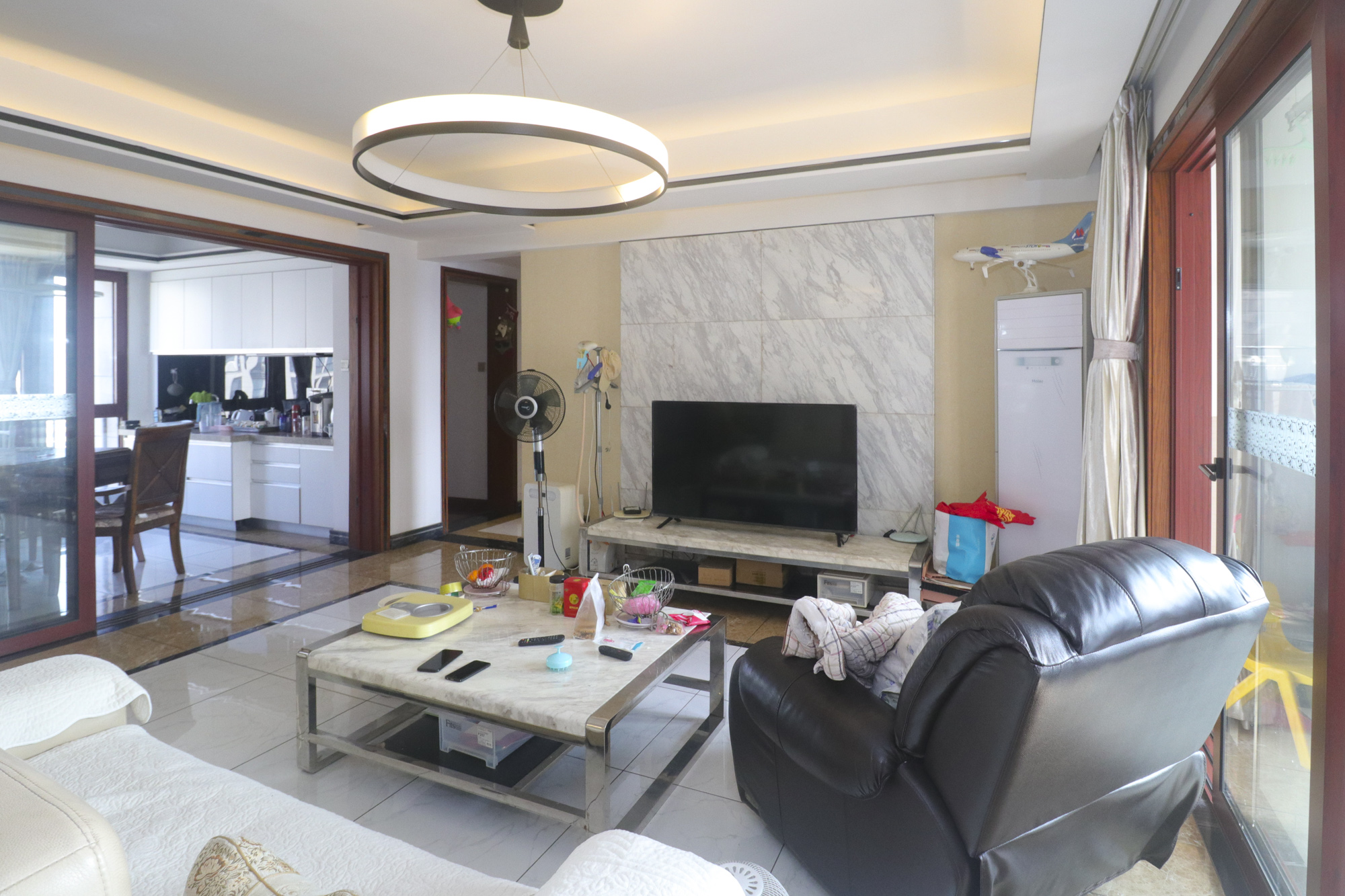 湘腾城市广场  3室2厅2卫    168.0万客厅