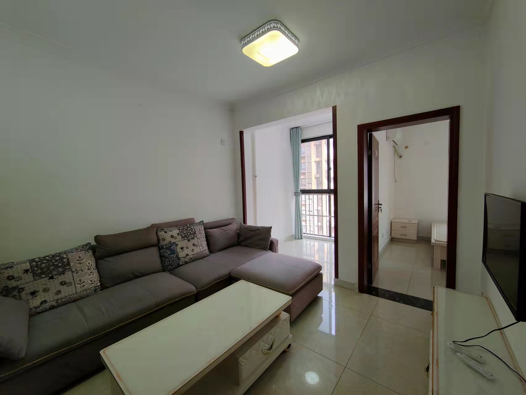 南湖春天  1室1厅1卫    1600.0元/月 南湖春天  1室1厅1卫    1600.0元/月室内图