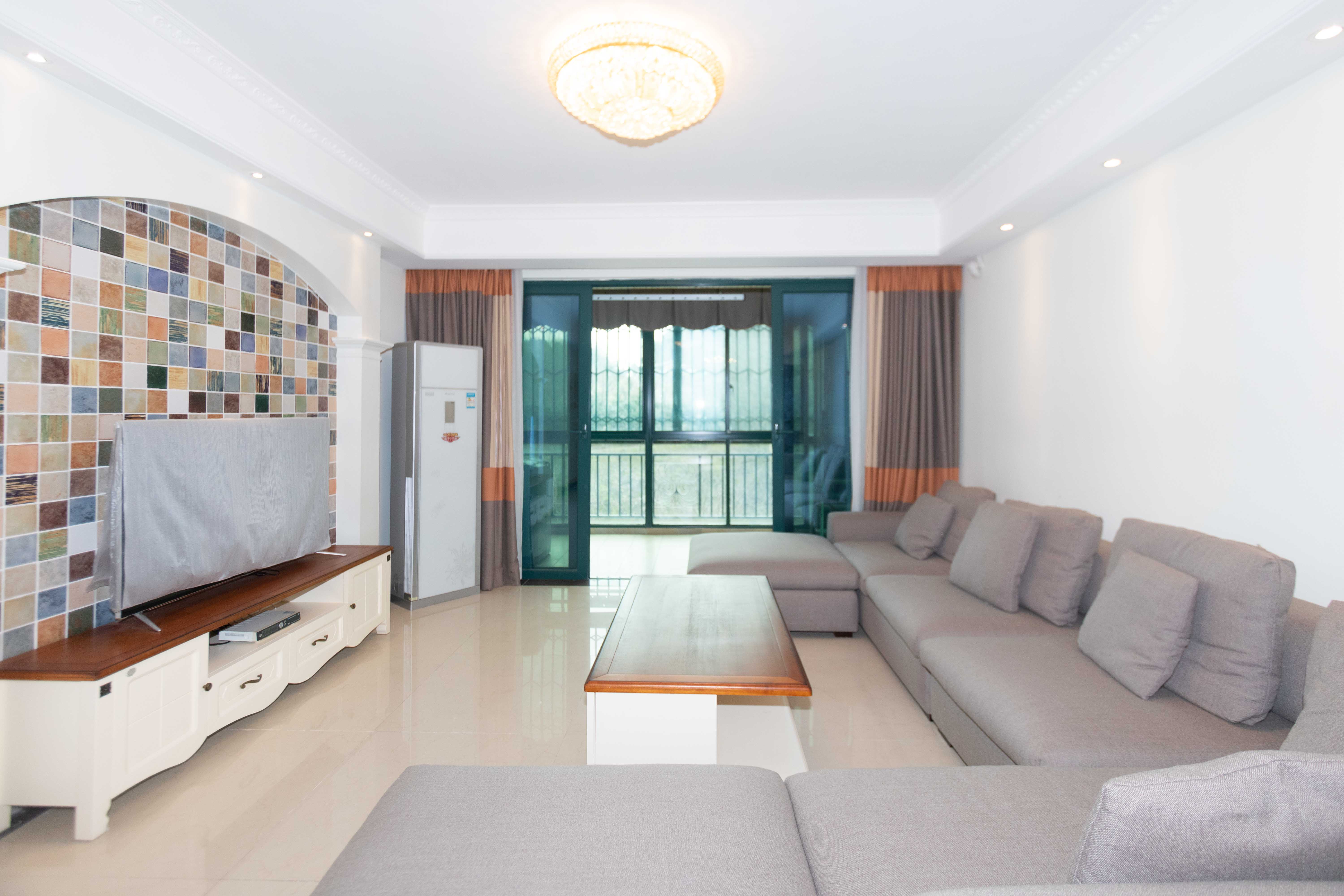 恒大城  4室2厅2卫    146.0万 恒大城  4室2厅2卫    146.0万客厅