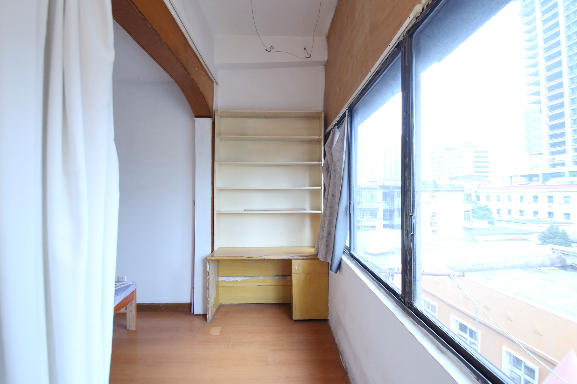 燕山街社区  3室2厅1卫    48.0万阳台