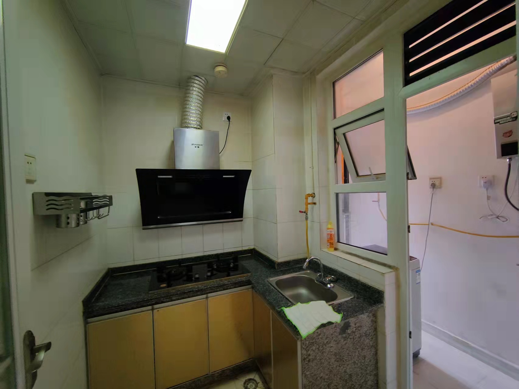 南湖春天  1室1厅1卫    1600.0元/月 南湖春天  1室1厅1卫    1600.0元/月室内图