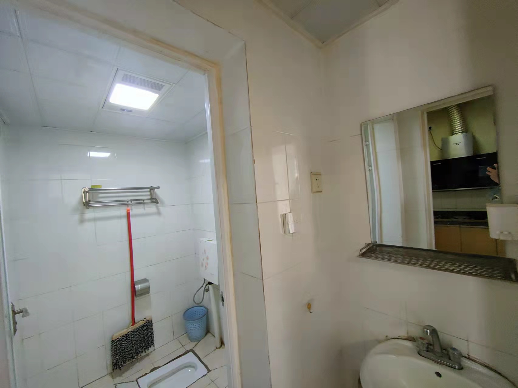 南湖春天  1室1厅1卫    1600.0元/月 南湖春天  1室1厅1卫    1600.0元/月室内图