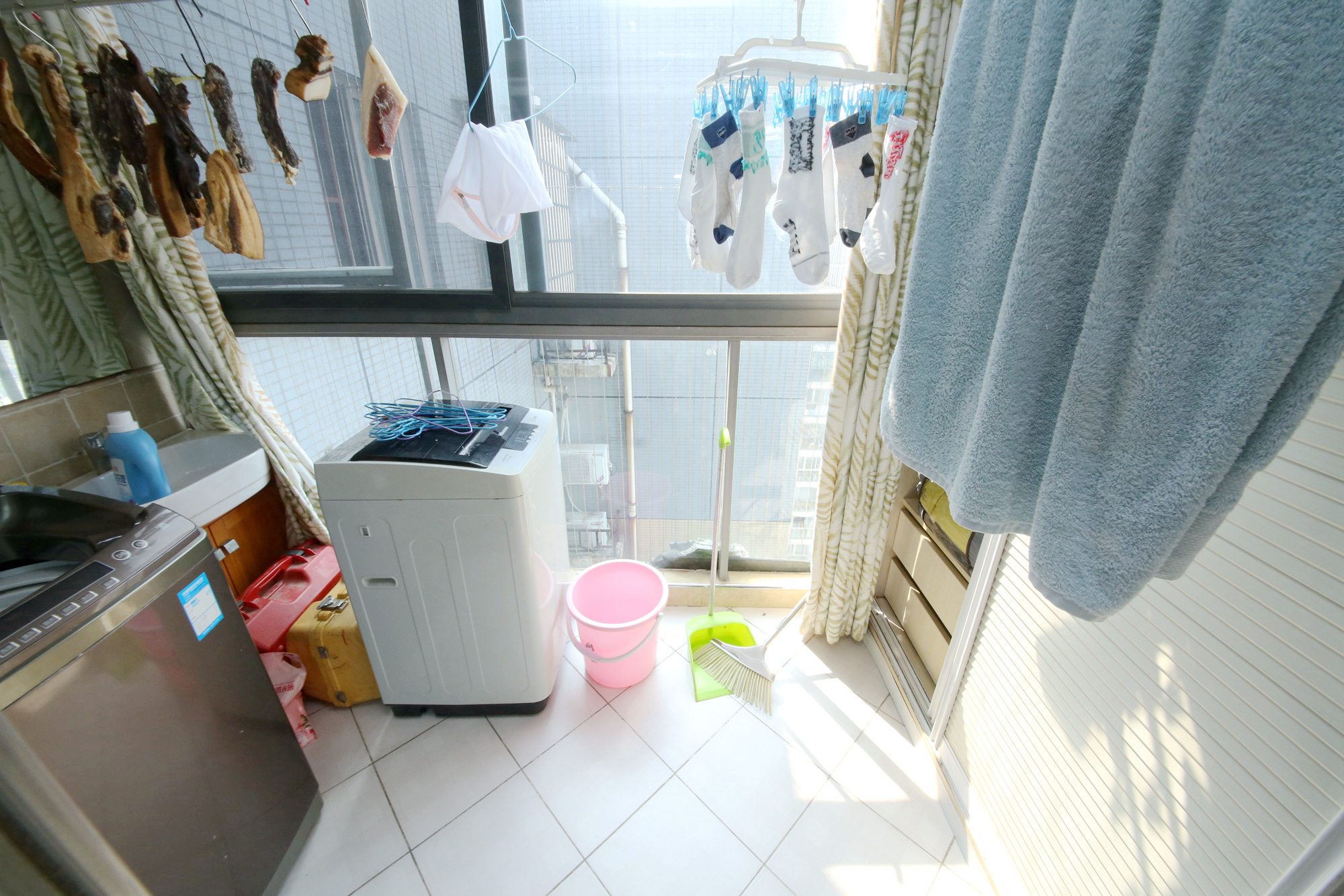 银港水晶城  3室1厅1卫   81.50万卧室