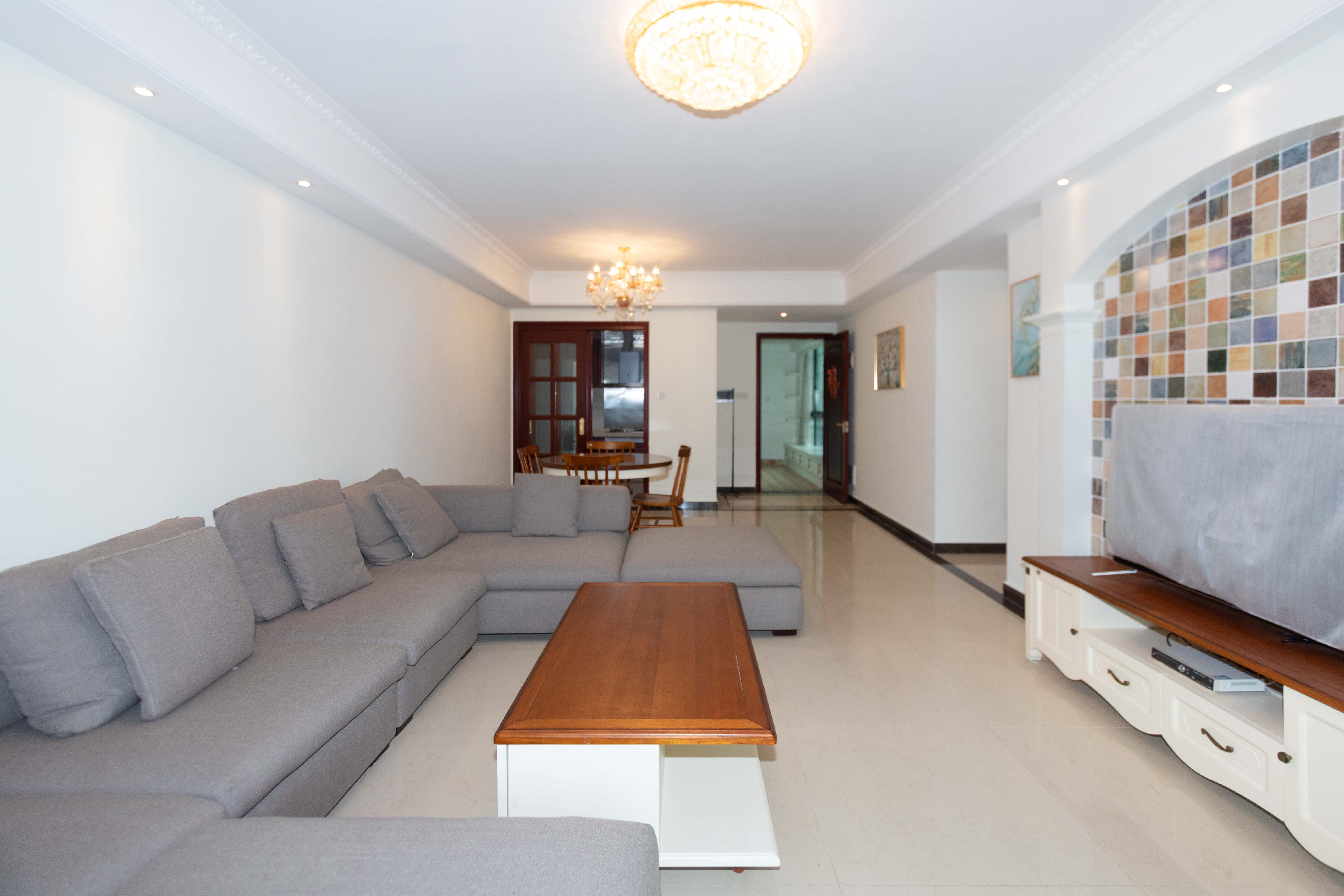 恒大城  4室2厅2卫    146.0万 恒大城  4室2厅2卫    146.0万客厅