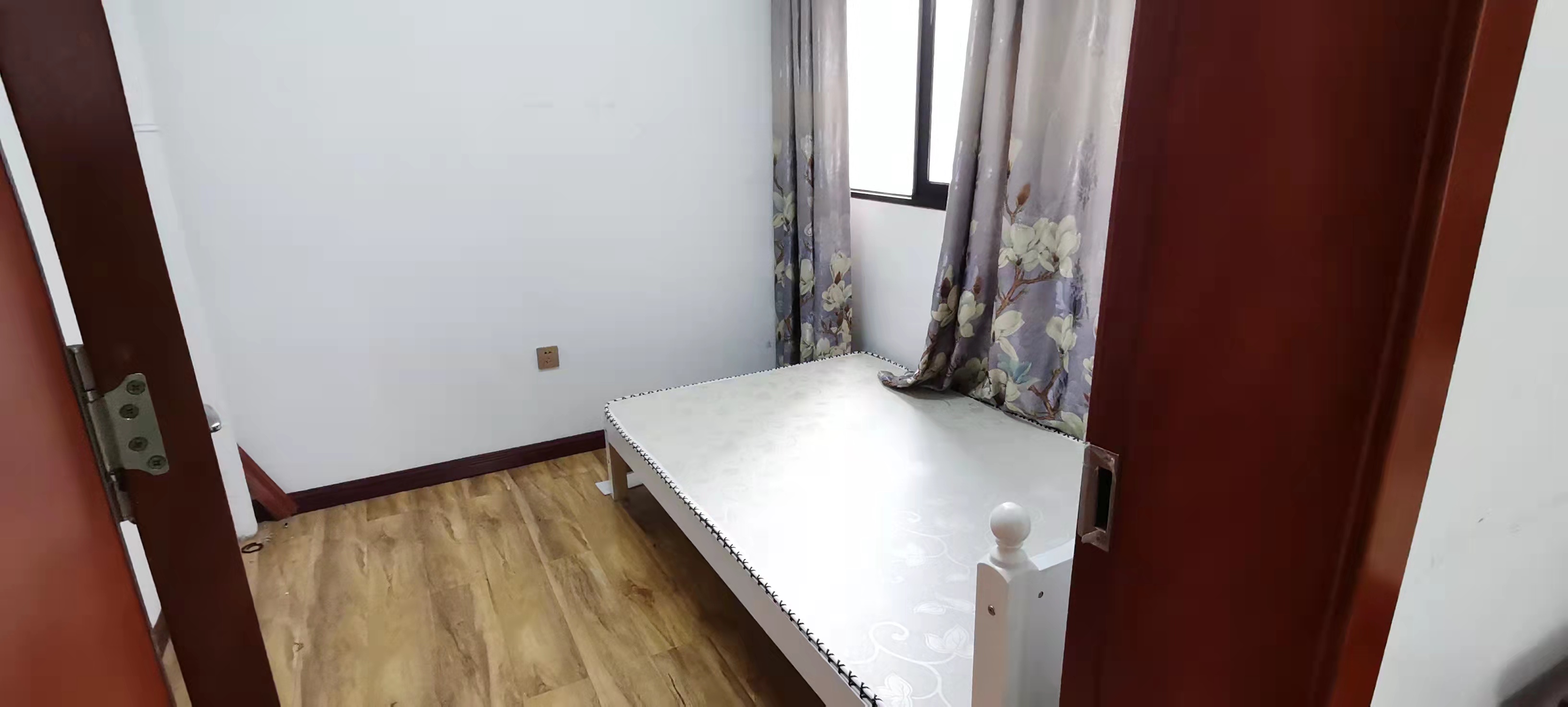 美的林城时代  4室2厅2卫   4300.00元/月室内图