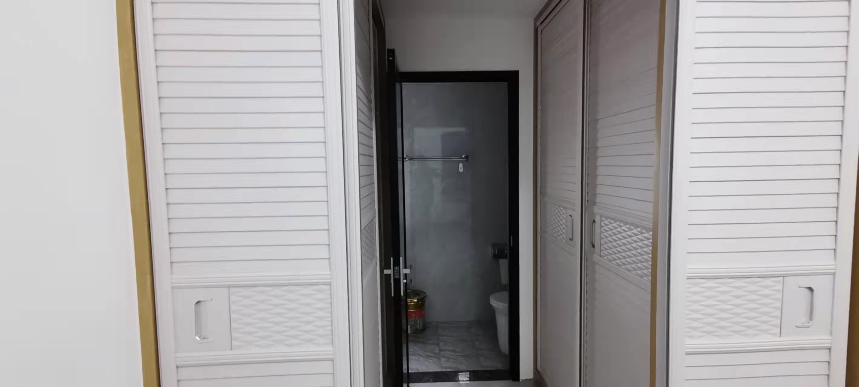 亿都.磐龙公馆 3室2厅2卫 79.8万 亿都.磐龙公馆 3室2厅2卫 79.8万客厅