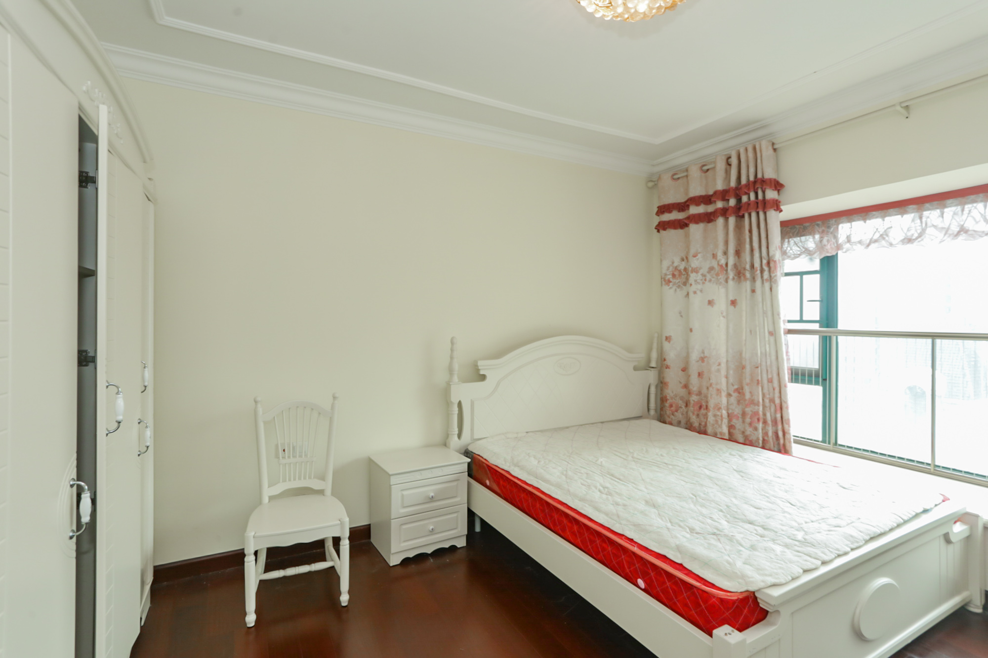 恒大华府  3室2厅1卫    201.0万卧室