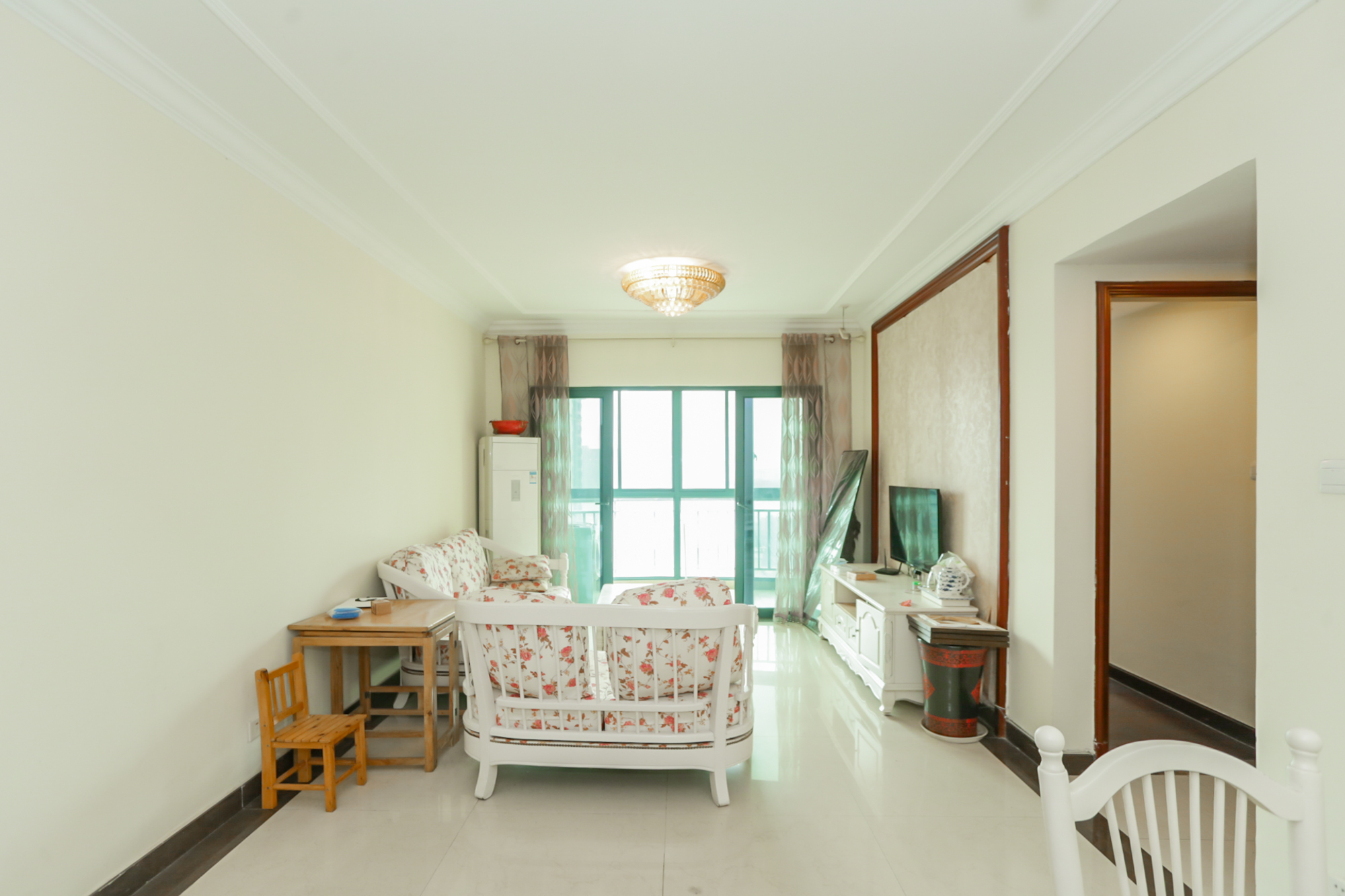 恒大华府  3室2厅1卫    201.0万客厅