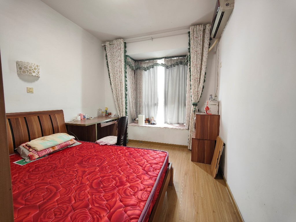 西子花园 3室2厅2卫 79.8万 西子花园 3室2厅2卫 79.8万客厅