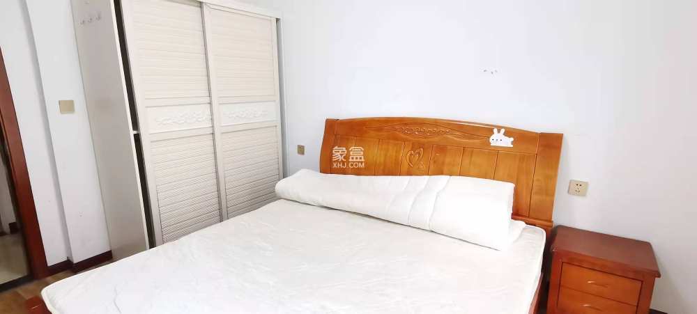 美的林城时代  4室2厅2卫   4300.00元/月