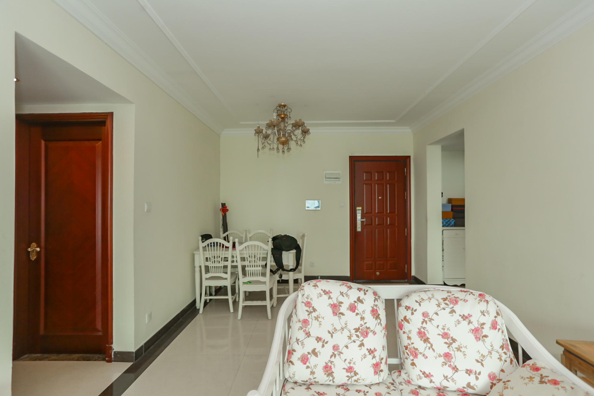 恒大华府  3室2厅1卫    201.0万客厅