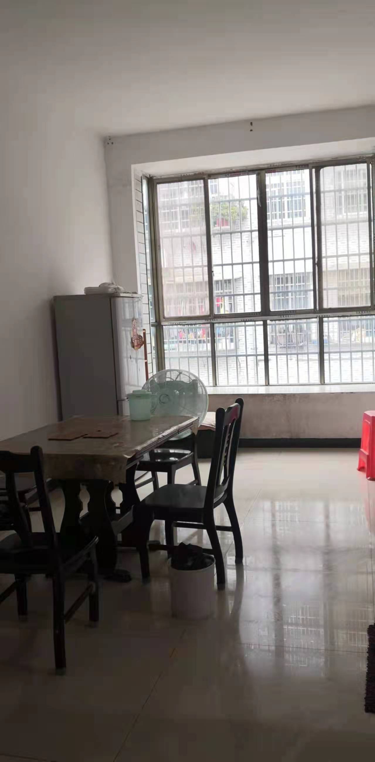 乌金安置小区  3室2厅2卫    1100.0元/月 乌金安置小区  3室2厅2卫    1100.0元/月室内图