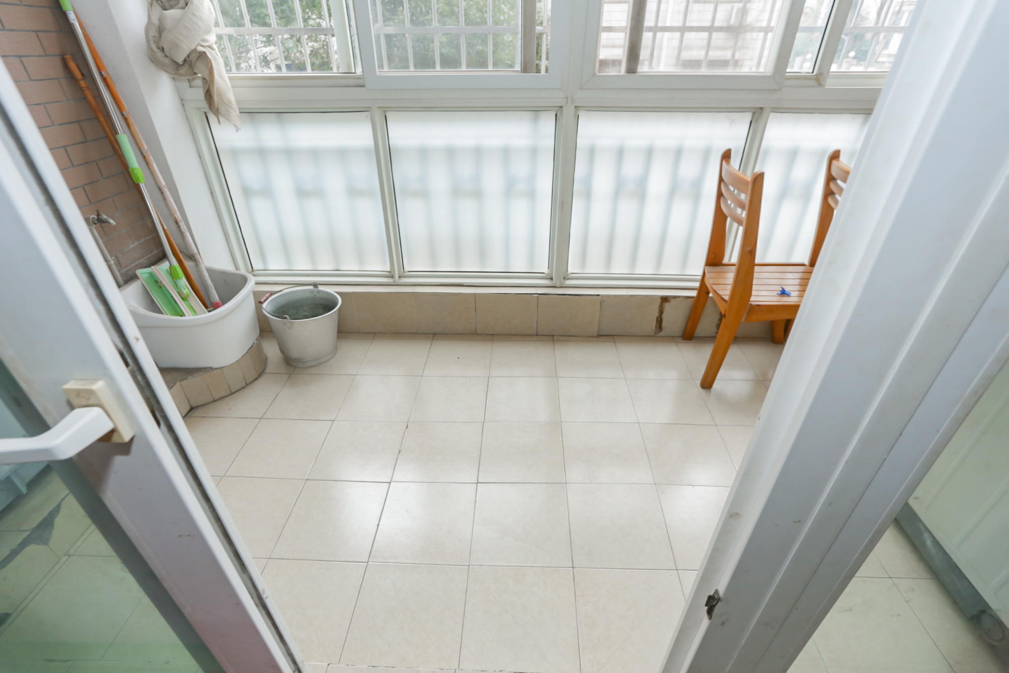 长房西郡  2室2厅1卫    81.5万阳台