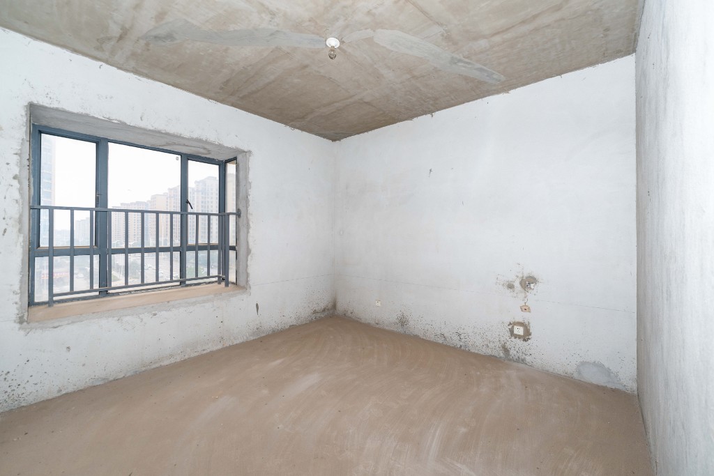 湘府名邸（同力家园）  4室2厅2卫    138.0万其他