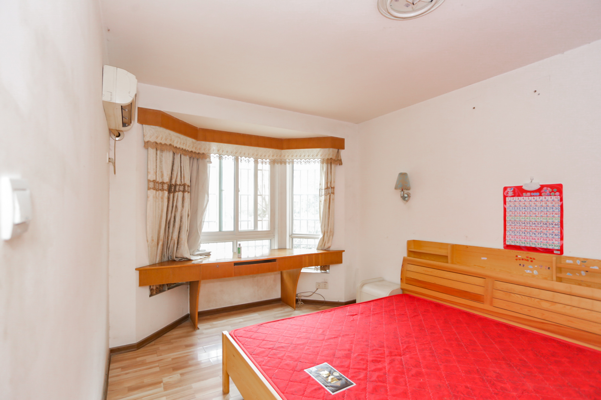 长房西郡  2室2厅1卫    81.5万卧室