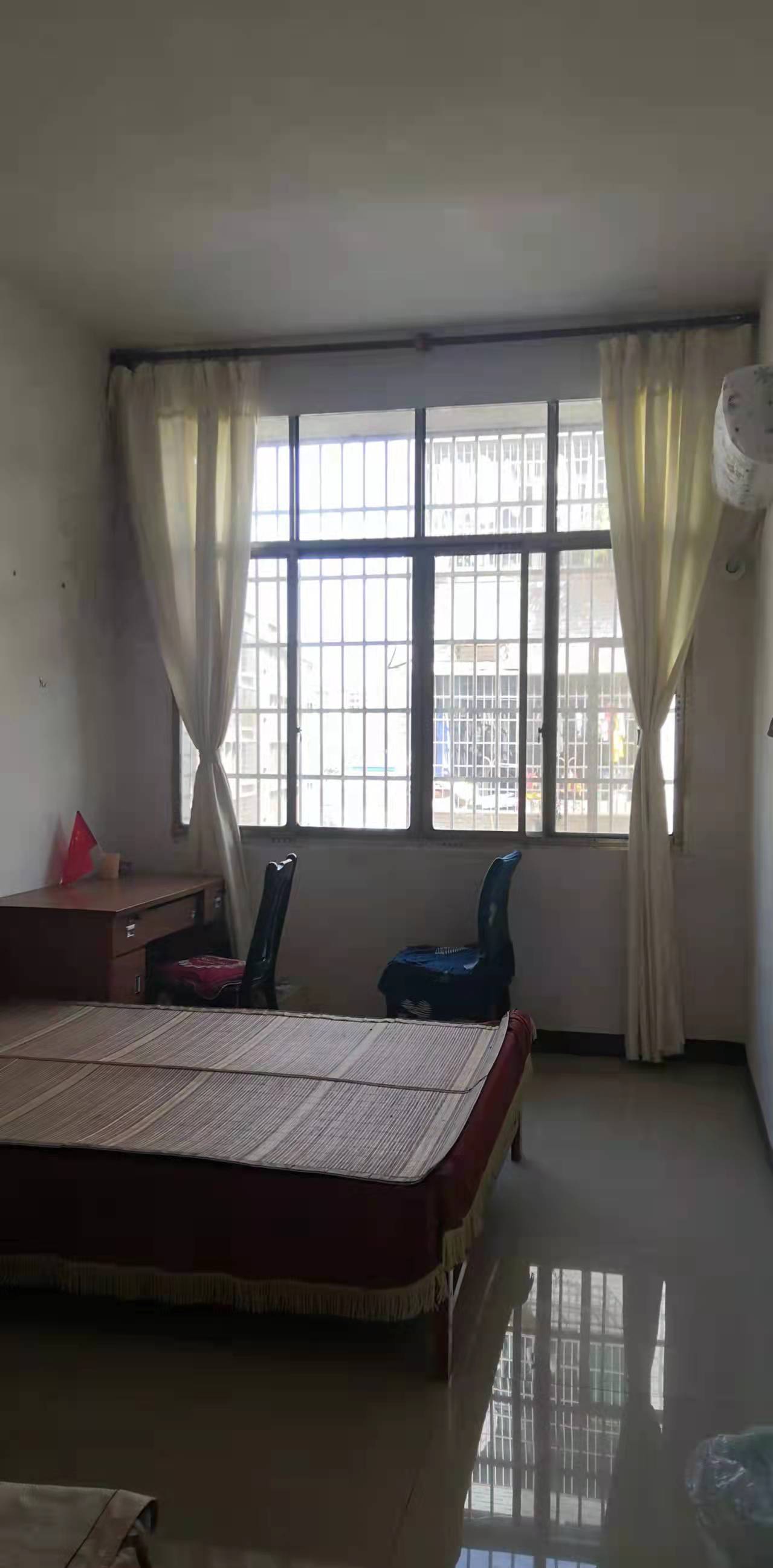 乌金安置小区  3室2厅2卫    1100.0元/月 乌金安置小区  3室2厅2卫    1100.0元/月室内图