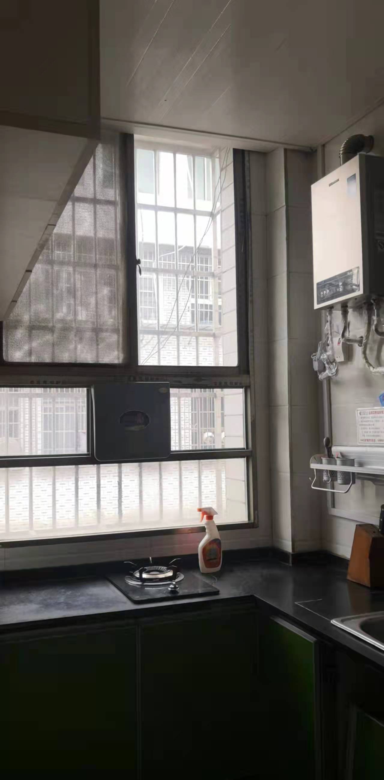 乌金安置小区  3室2厅2卫    1100.0元/月 乌金安置小区  3室2厅2卫    1100.0元/月室内图