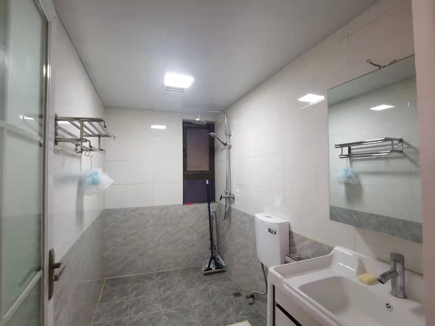 南湖国际1期  3室2厅1卫    3200.0元/月 南湖国际1期  3室2厅1卫    3200.0元/月室内图