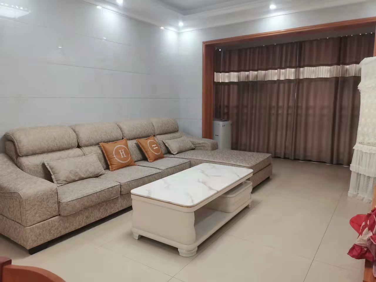 雄森国际  3室2厅2卫    2500.0元/月 雄森国际  3室2厅2卫    2500.0元/月室内图