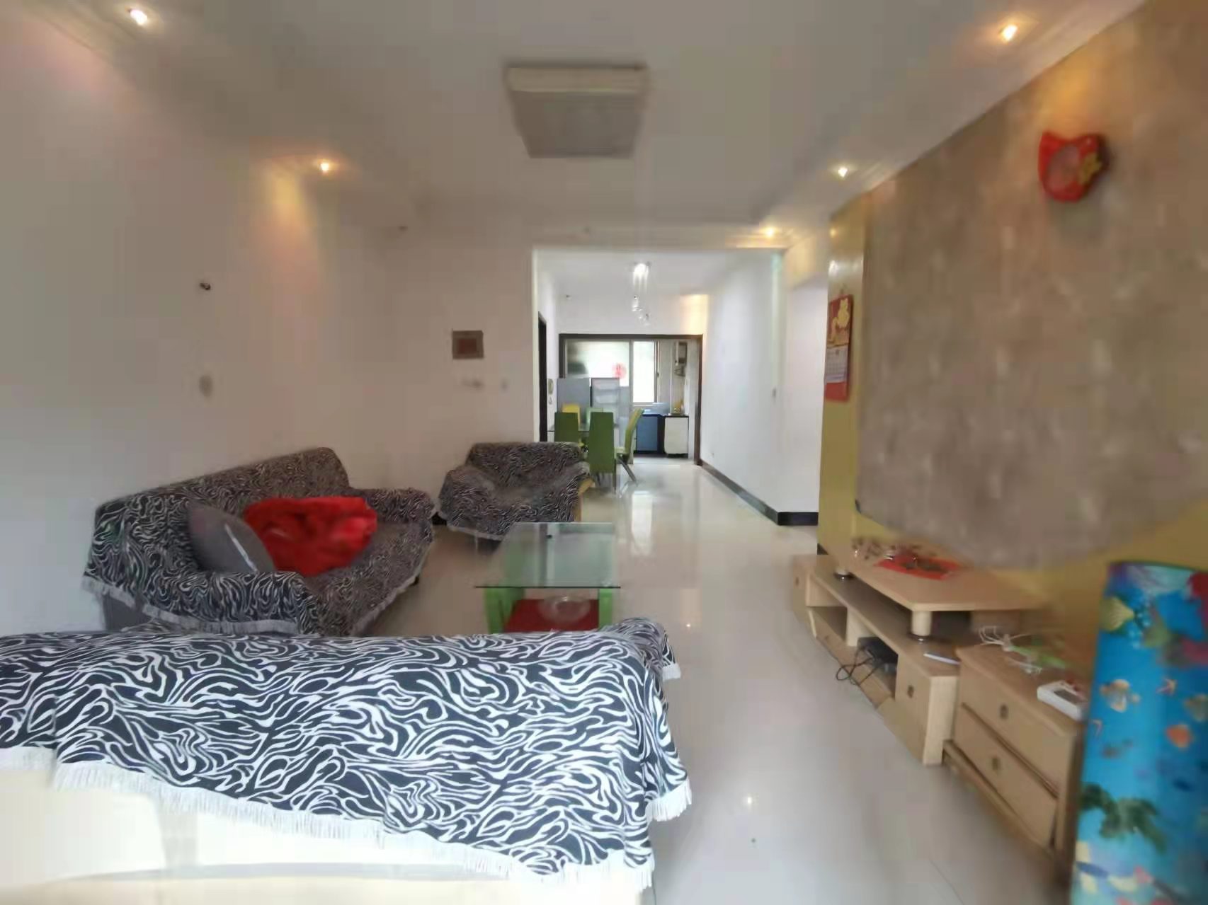 馨香小区 2室2厅1卫 42.8万 馨香小区 2室2厅1卫 42.8万客厅