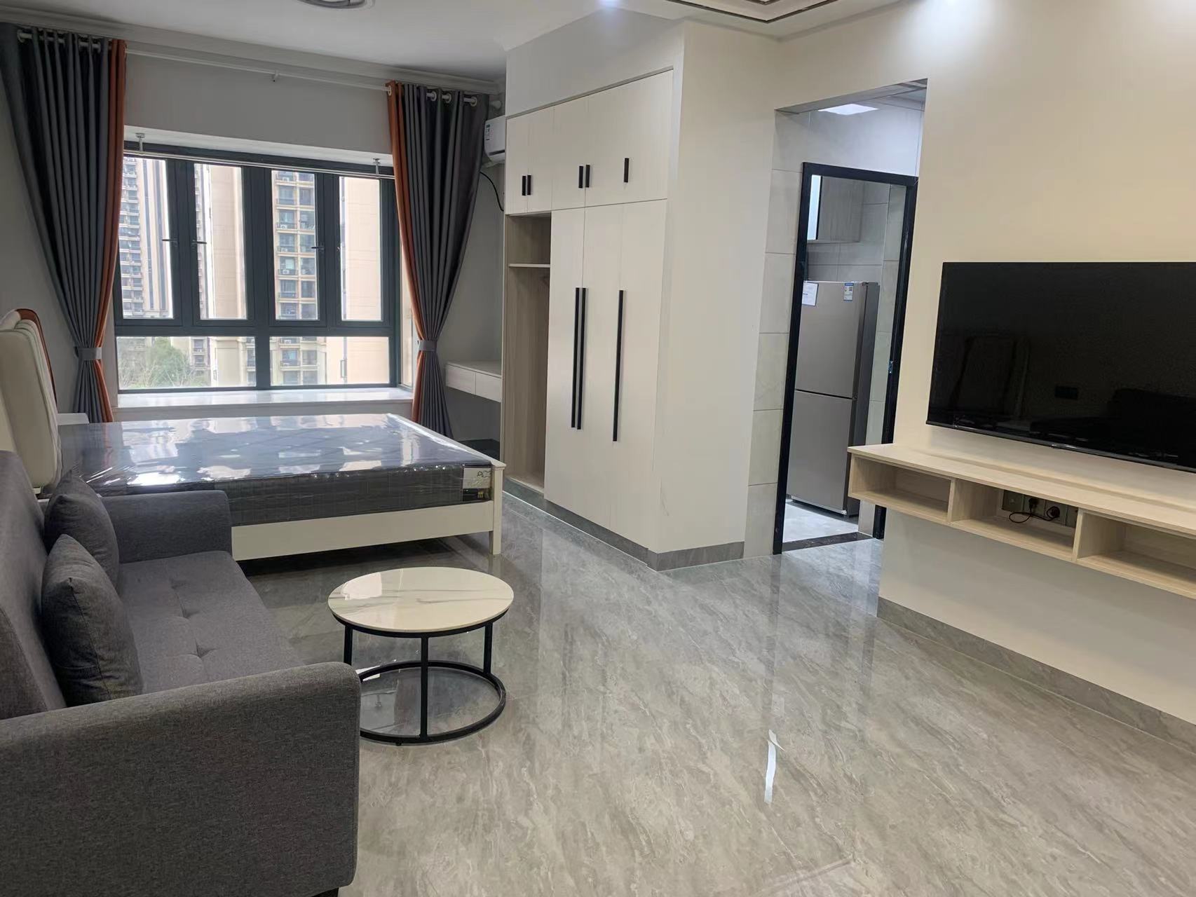 恒大绿洲  1室1厅1卫    1600.0元/月 恒大绿洲  1室1厅1卫    1600.0元/月室内图