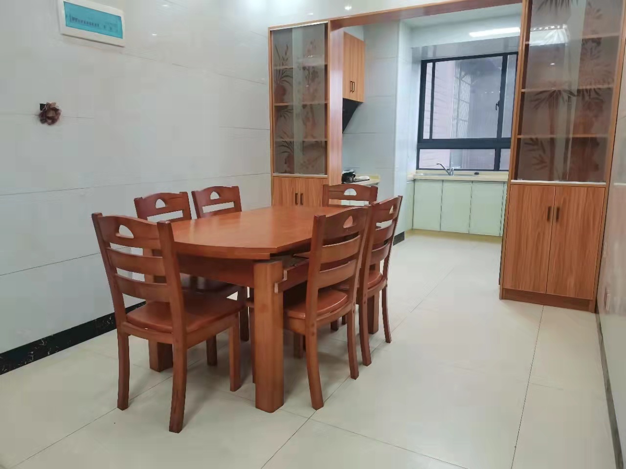 雄森国际  3室2厅2卫    2500.0元/月 雄森国际  3室2厅2卫    2500.0元/月室内图