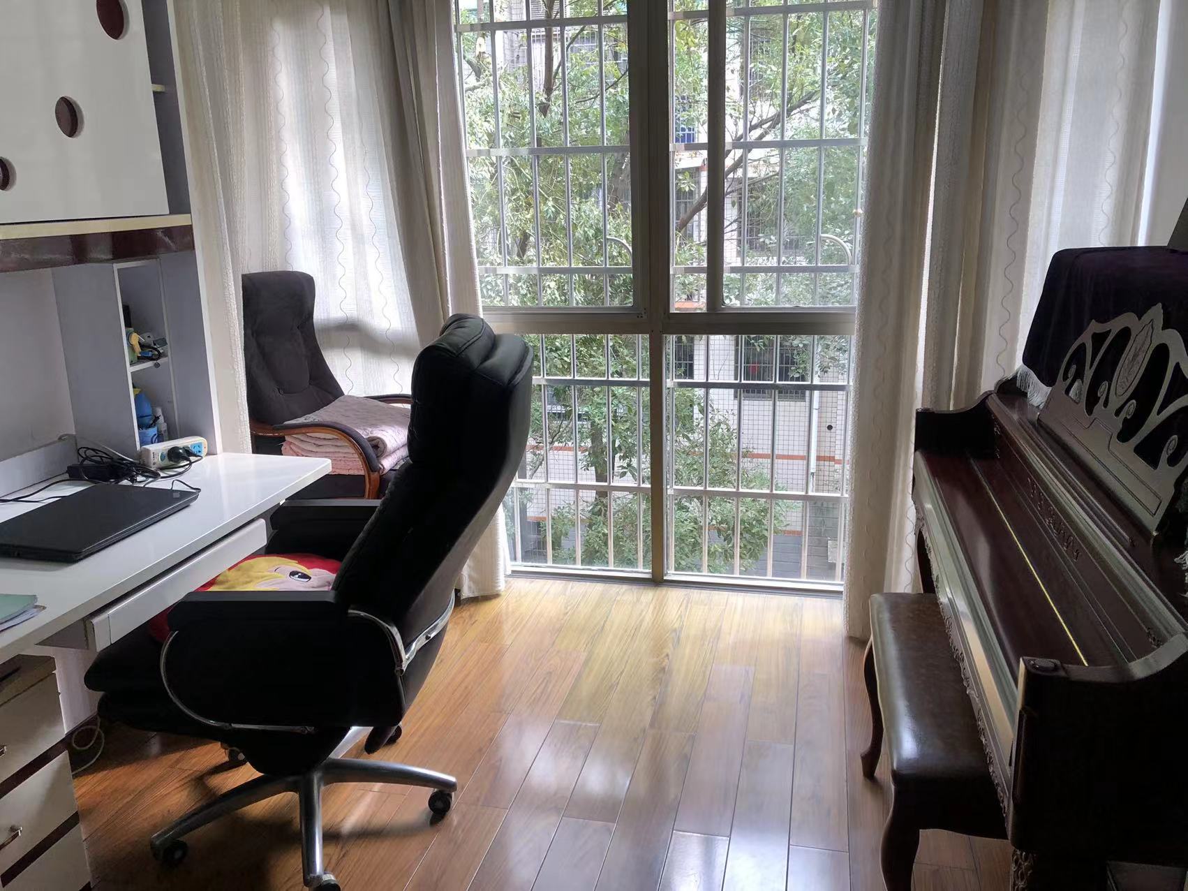 江南世家 3室2厅2卫 61.0万 江南世家 3室2厅2卫 61.0万客厅