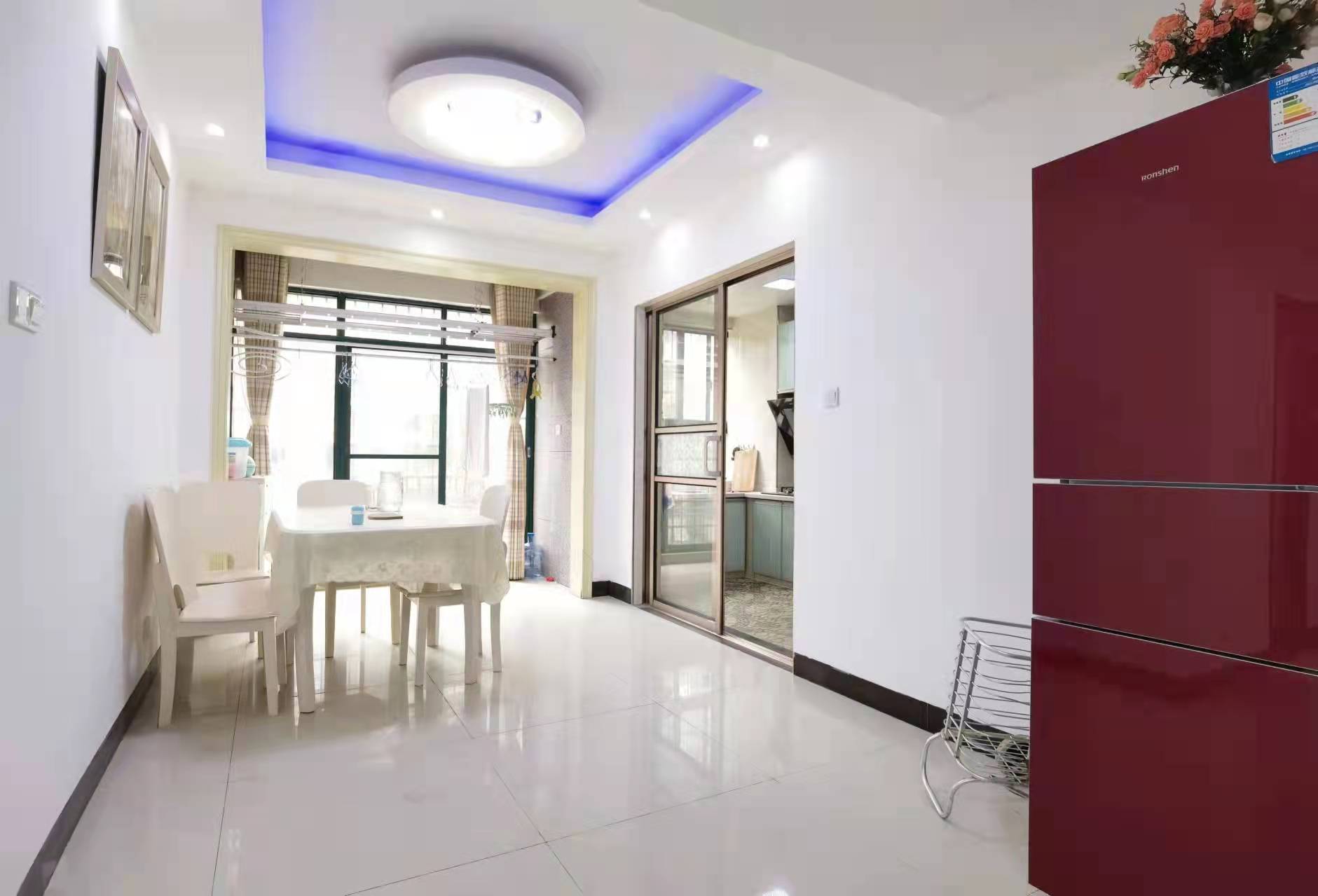 金霞山一号  2室2厅2卫    59.8万 金霞山一号  2室2厅2卫    59.8万客厅