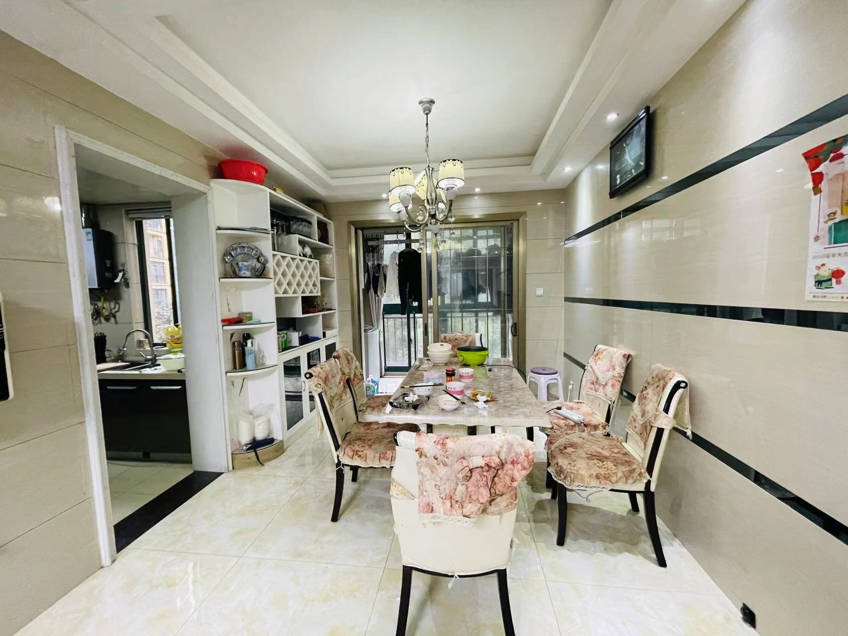 经世皇城 3室2厅2卫 88.0万 经世皇城 3室2厅2卫 88.0万客厅