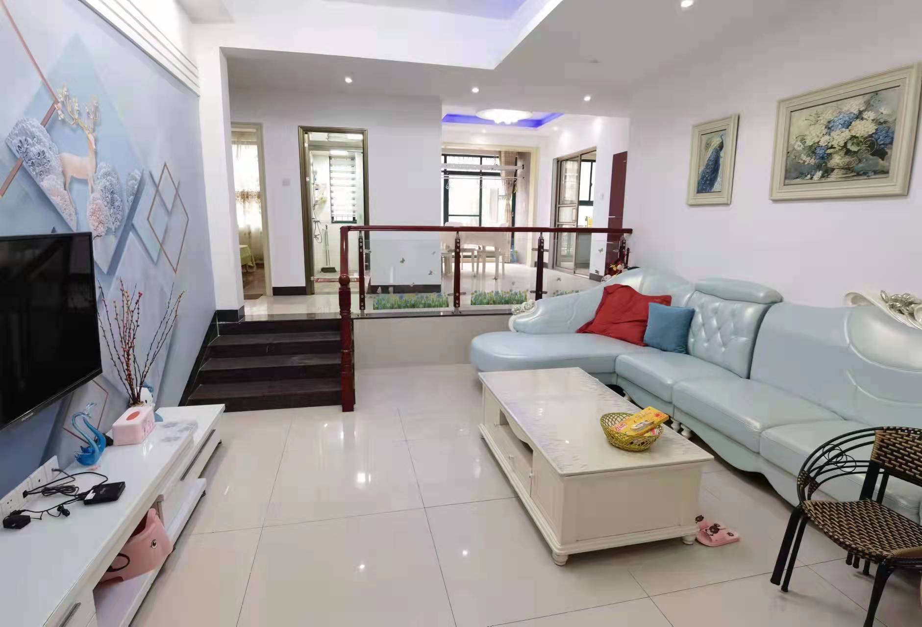 金霞山一号  2室2厅2卫    59.8万 金霞山一号  2室2厅2卫    59.8万客厅