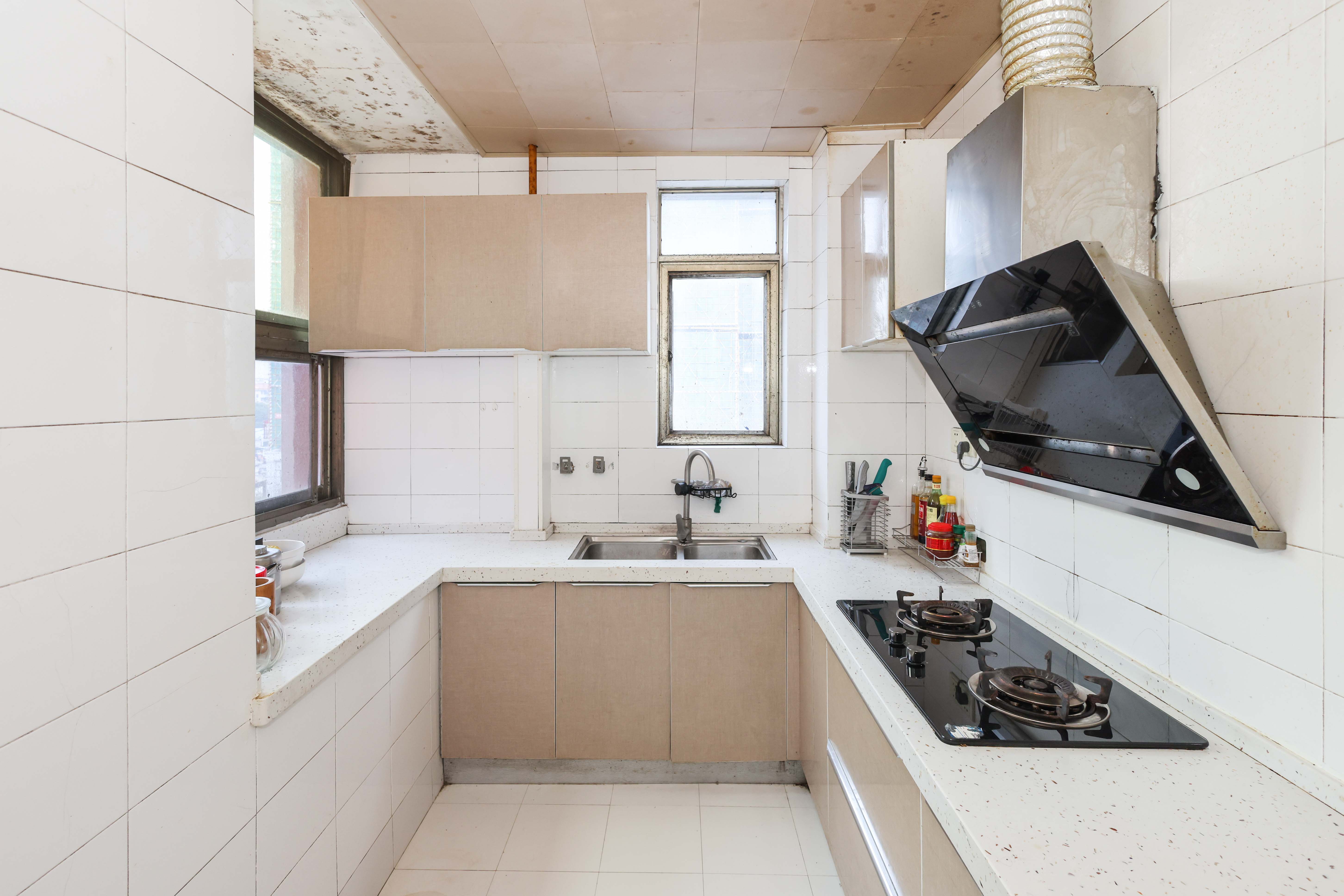 阳明山庄 3室2厅1卫 82.0万 阳明山庄 3室2厅1卫 82.0万厨房