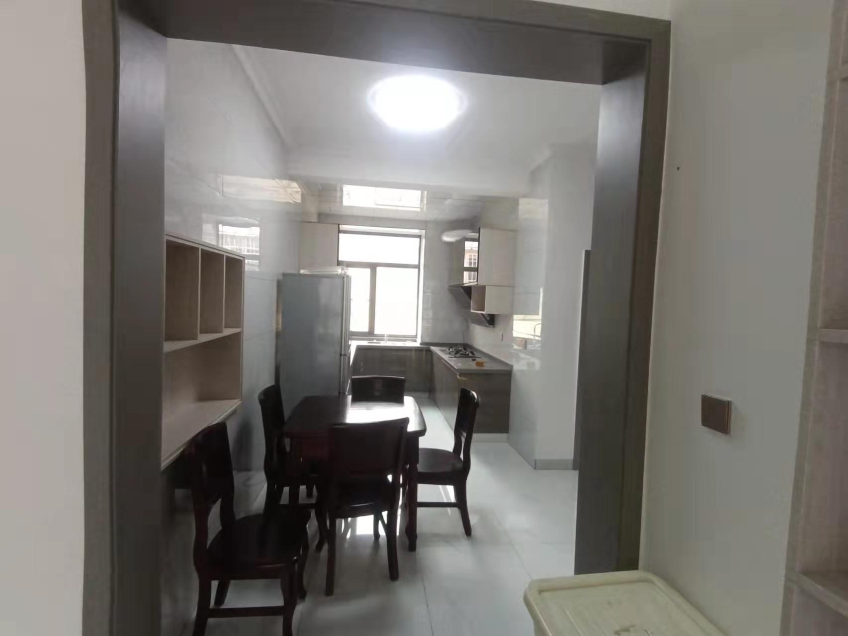 南湖新村(渔光新村)  3室2厅1卫    1400.0元/月 南湖新村(渔光新村)  3室2厅1卫    1400.0元/月室内图1