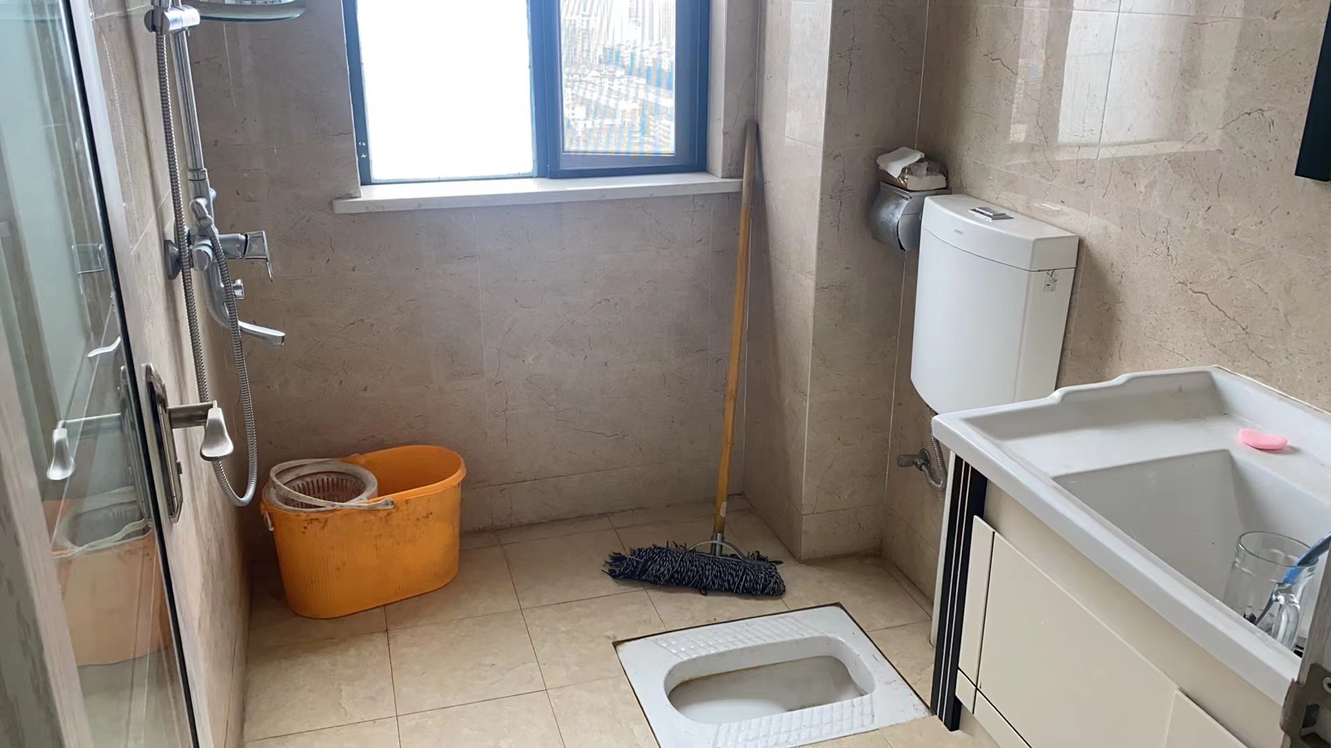 雄森国际 3室2厅1卫 2500.0元/月 雄森国际 3室2厅1卫 2500.0元/月室内图