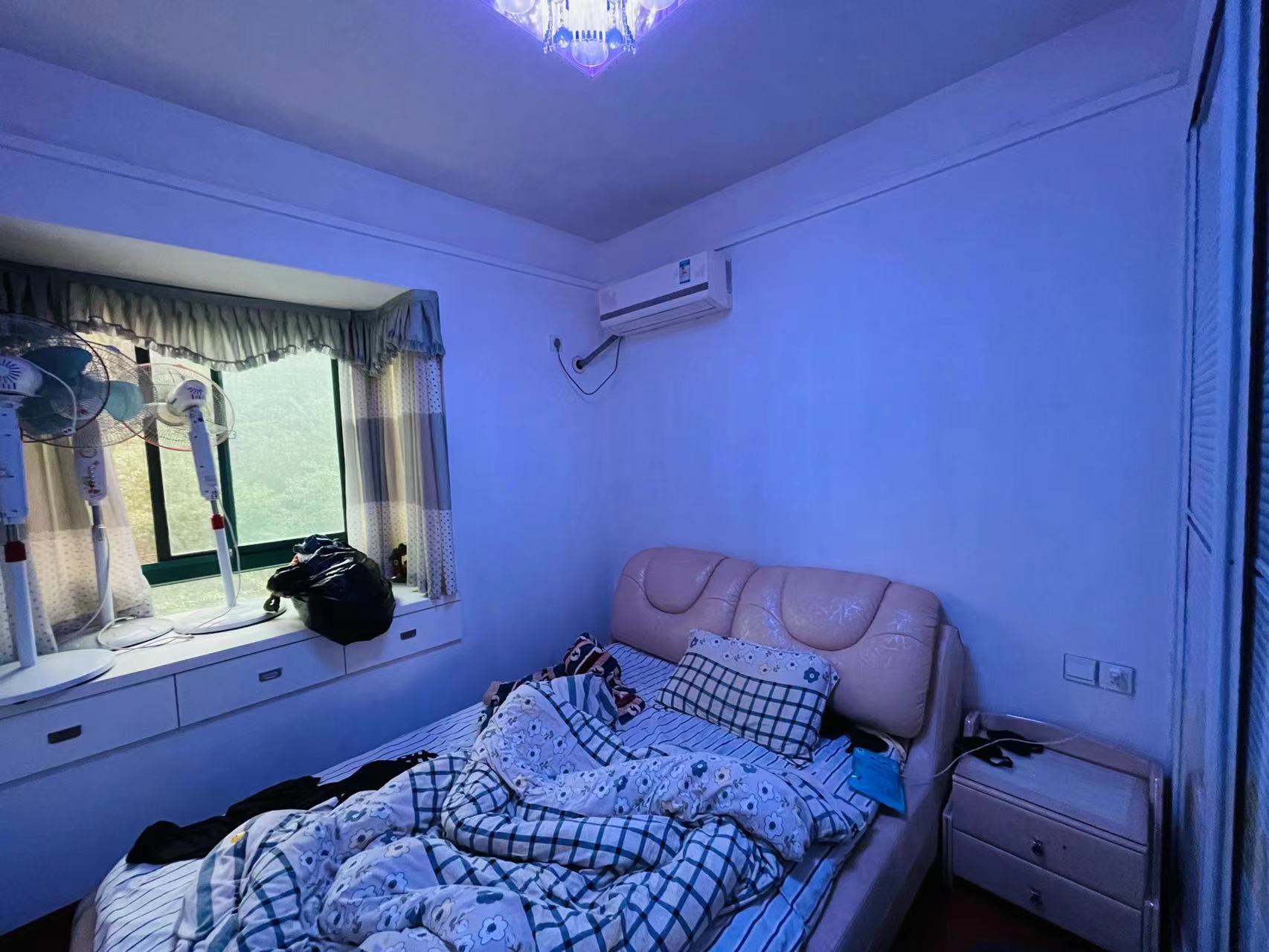 经世皇城 3室2厅2卫 88.0万 经世皇城 3室2厅2卫 88.0万客厅