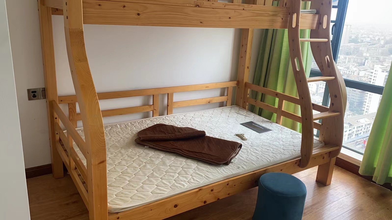 雄森国际 3室2厅1卫 2500.0元/月 雄森国际 3室2厅1卫 2500.0元/月室内图