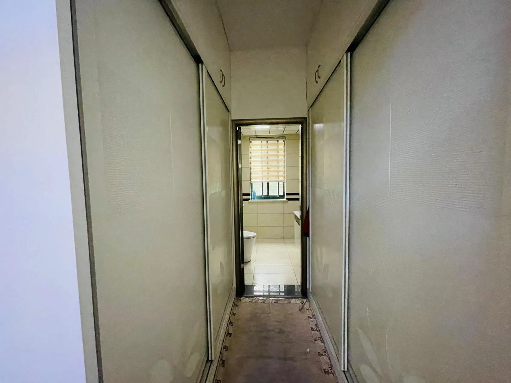 经世皇城 3室2厅2卫 88.0万 经世皇城 3室2厅2卫 88.0万客厅