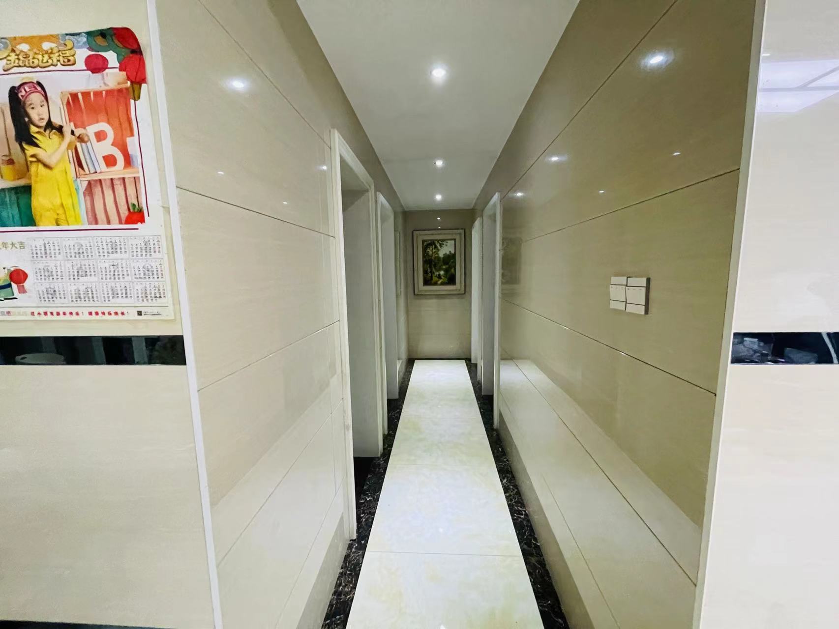 经世皇城 3室2厅2卫 88.0万 经世皇城 3室2厅2卫 88.0万客厅