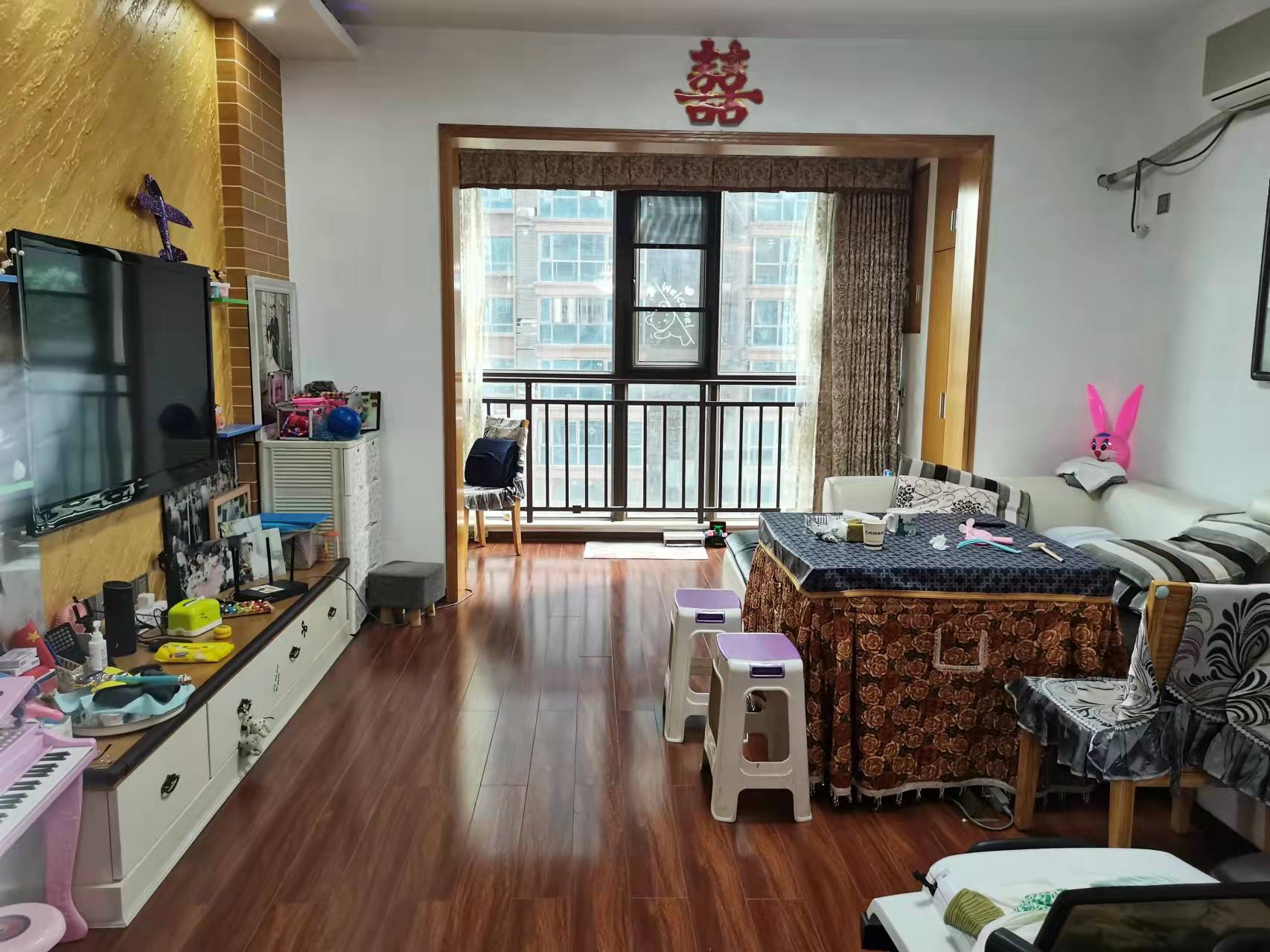 大同芙蓉  2室1厅2卫    80.0万 大同芙蓉  2室1厅2卫    80.0万客厅