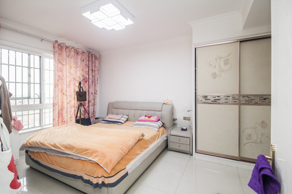 领东汇 4室2厅2卫 101.97万 领东汇 4室2厅2卫 101.97万卧室