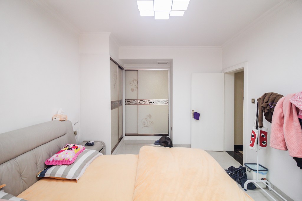 领东汇 4室2厅2卫 101.97万 领东汇 4室2厅2卫 101.97万卧室