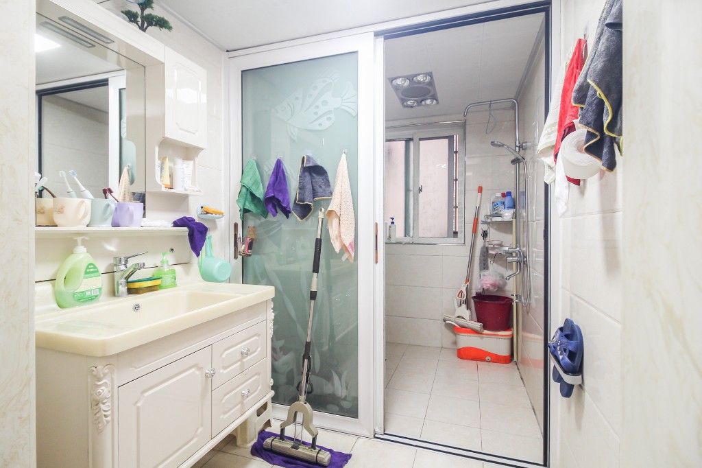 领东汇 4室2厅2卫 101.97万 领东汇 4室2厅2卫 101.97万卫生间